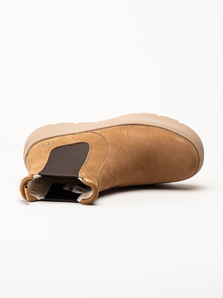 UGG - M Burleigh Chelsea - Ljusbruna ullfodrade chelsea boots i mocka