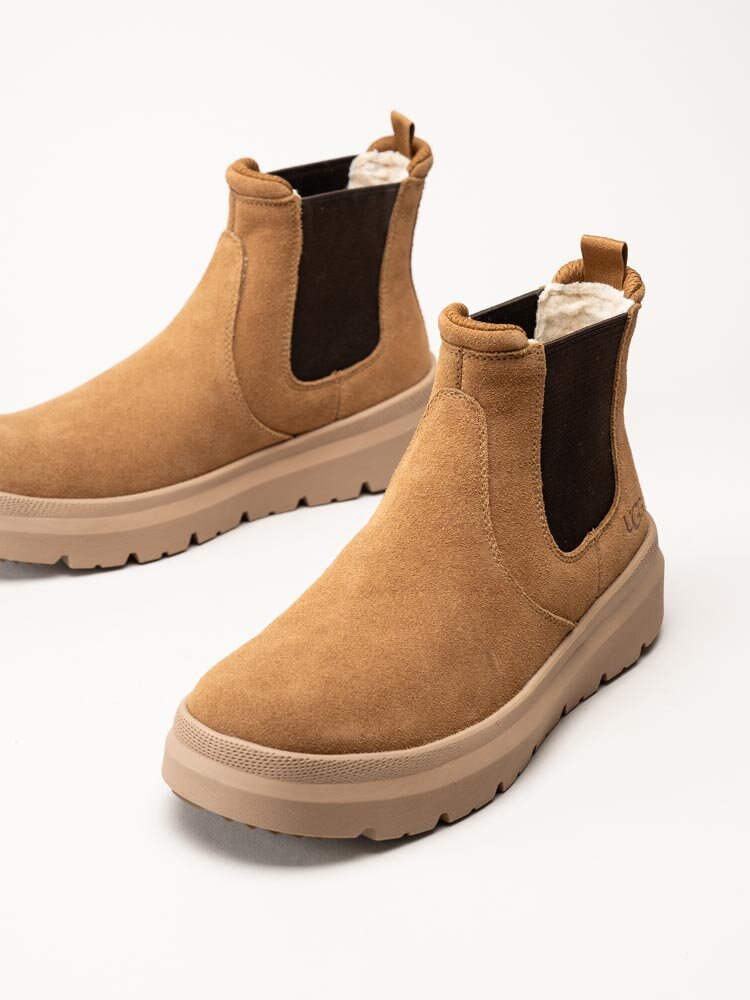 UGG - M Burleigh Chelsea - Ljusbruna ullfodrade chelsea boots i mocka