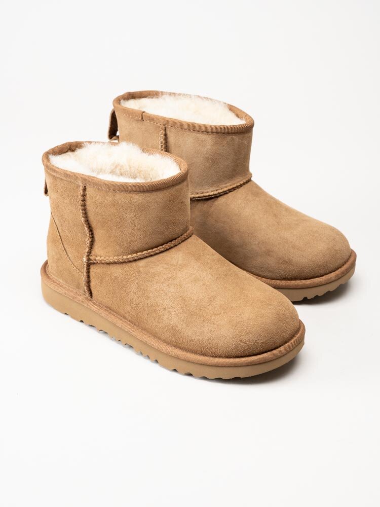 UGG - K Classic Mini II - Ljusbruna låga ullfodrade vinterboots