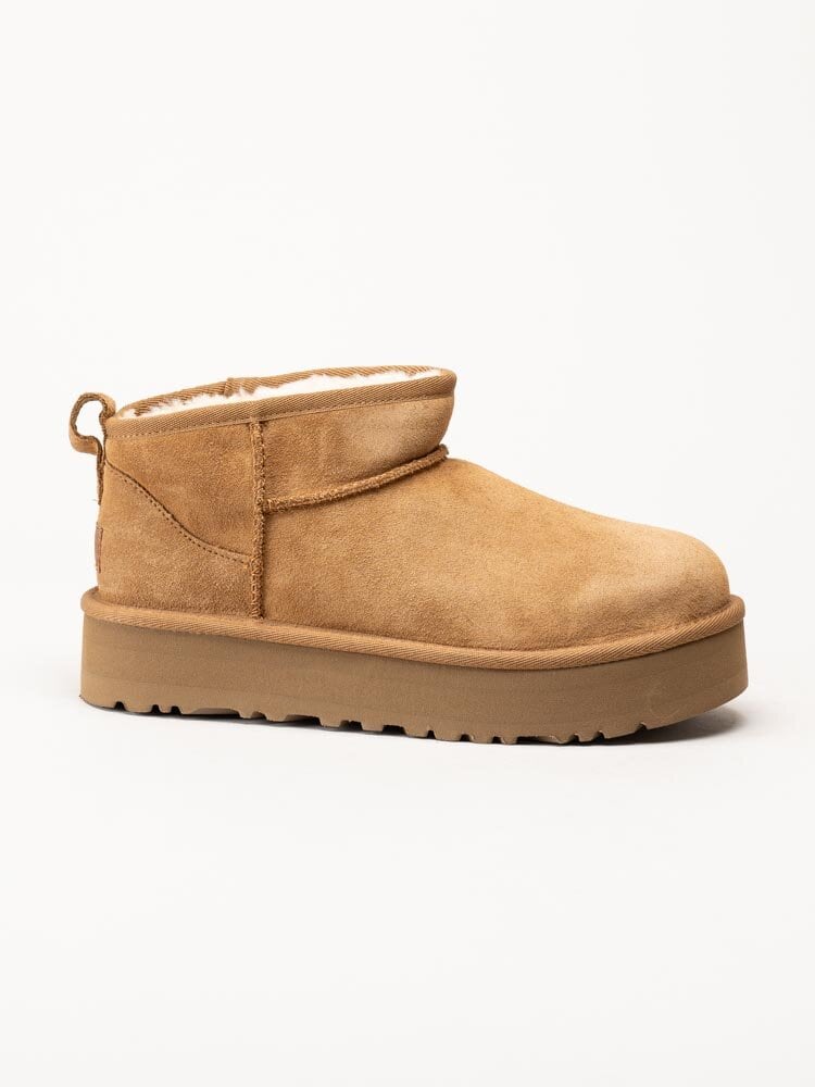 UGG - K Classic Ultra Mini Platform - Ljusbruna låga fodrade platåboots i mocka