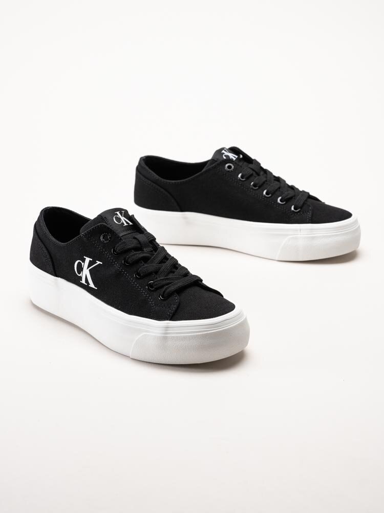 Calvin Klein - Vulc Platform Low CV Mg - Svarta platåsneakers i textil