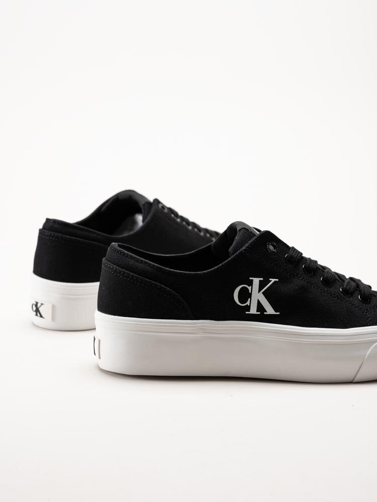 Calvin Klein - Vulc Platform Low CV Mg - Svarta platåsneakers i textil