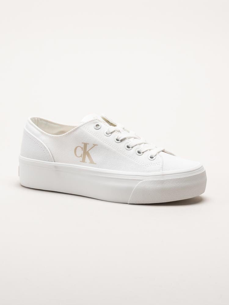 Calvin Klein - Vulc Platform Low CV Mg - Vita platåsneakers i textil