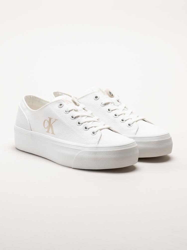 Calvin Klein - Vulc Platform Low CV Mg - Vita platåsneakers i textil