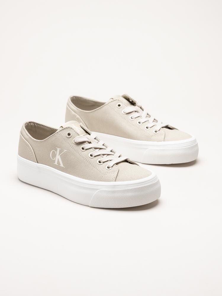 Calvin Klein - Vulc Platform Low CV Mg - Beige platåsneakers i textil