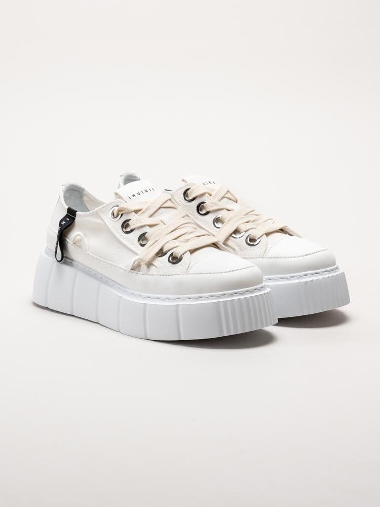 Inuikii - Matilda Canvas low - Vita sneakers med platåsula