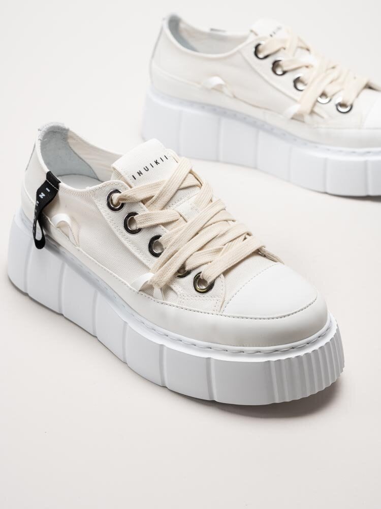 Inuikii - Matilda Canvas low - Vita sneakers med platåsula