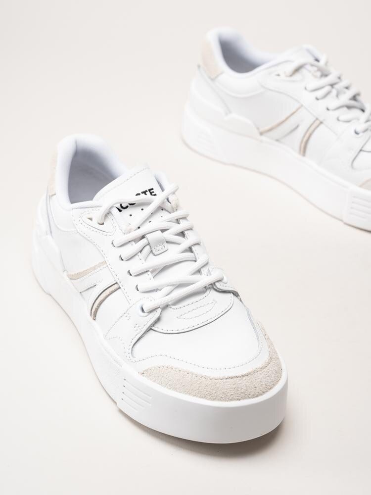 Lacoste - L002 EVO - Vita sneakers i skinn och mocka