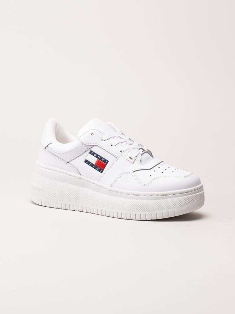 Tommy Hilfiger - TJW Retro Basket Platform Ess - Vita platåsneakers i skinn