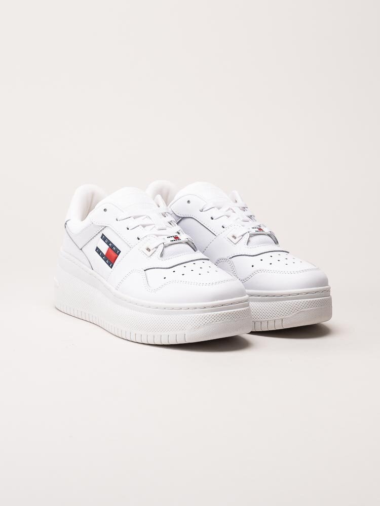 Tommy Hilfiger - TJW Retro Basket Platform Ess - Vita platåsneakers i skinn