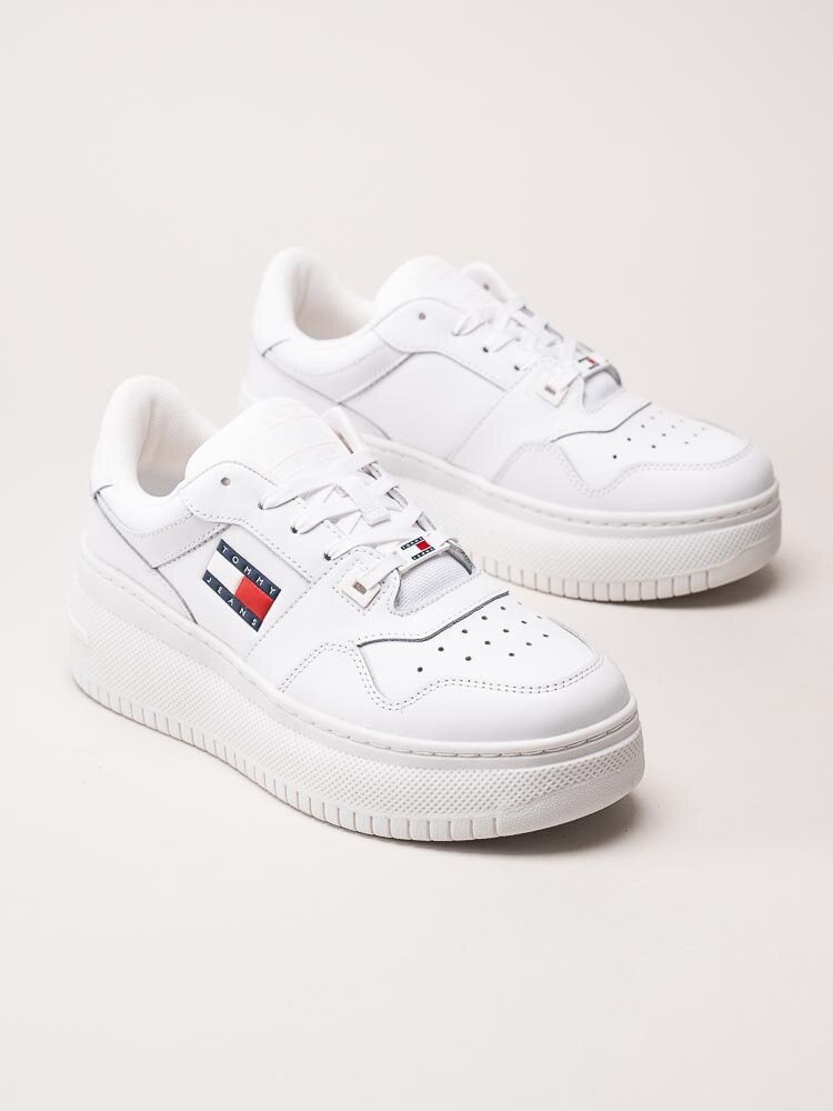 Tommy Hilfiger - TJW Retro Basket Platform Ess - Vita platåsneakers i skinn