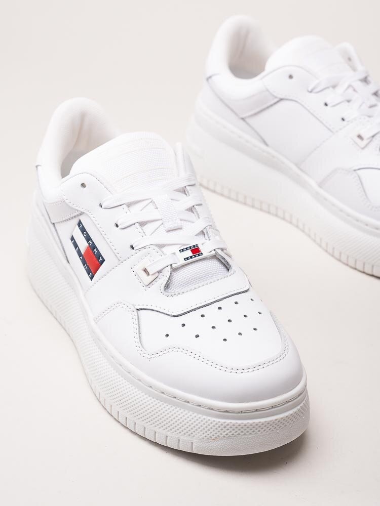 Tommy Hilfiger - TJW Retro Basket Platform Ess - Vita platåsneakers i skinn