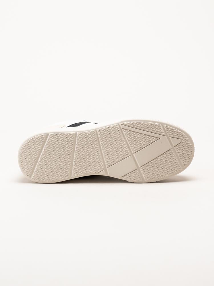 ARKK Copenhagen - Uncover - Vita skinnsneakers med mockadetaljer