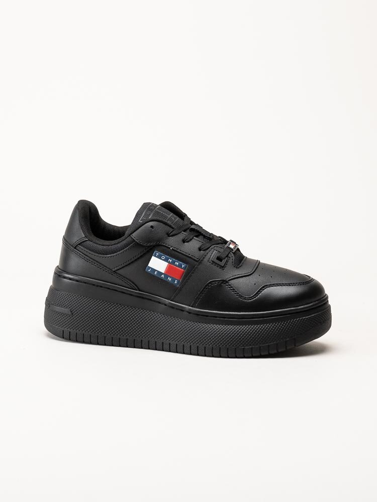 Tommy Hilfiger - TJW Retro Basket Platform Ess - Svarta platåsneakers i skinn