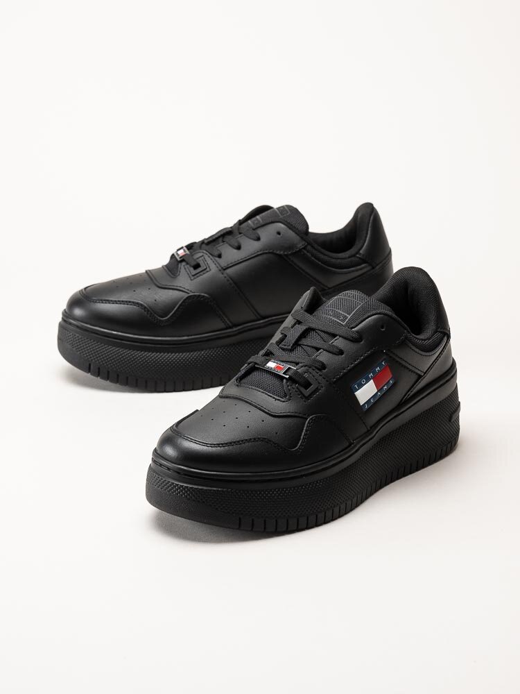 Tommy Hilfiger - TJW Retro Basket Platform Ess - Svarta platåsneakers i skinn