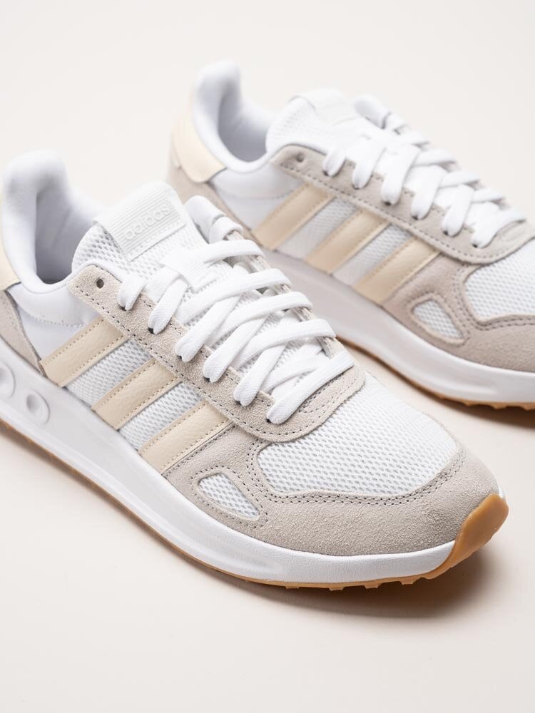 Adidas - Run 84 - Vita sportiga sneakers