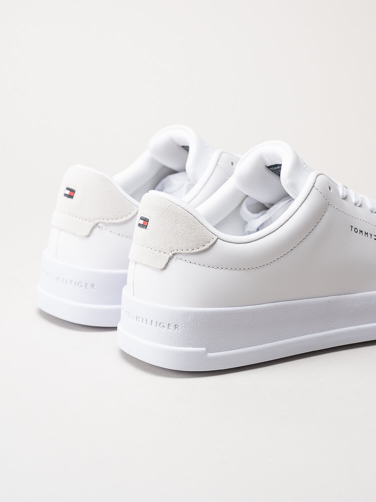 Tommy Hilfiger - Court Leather - Vita sneakers i skinn