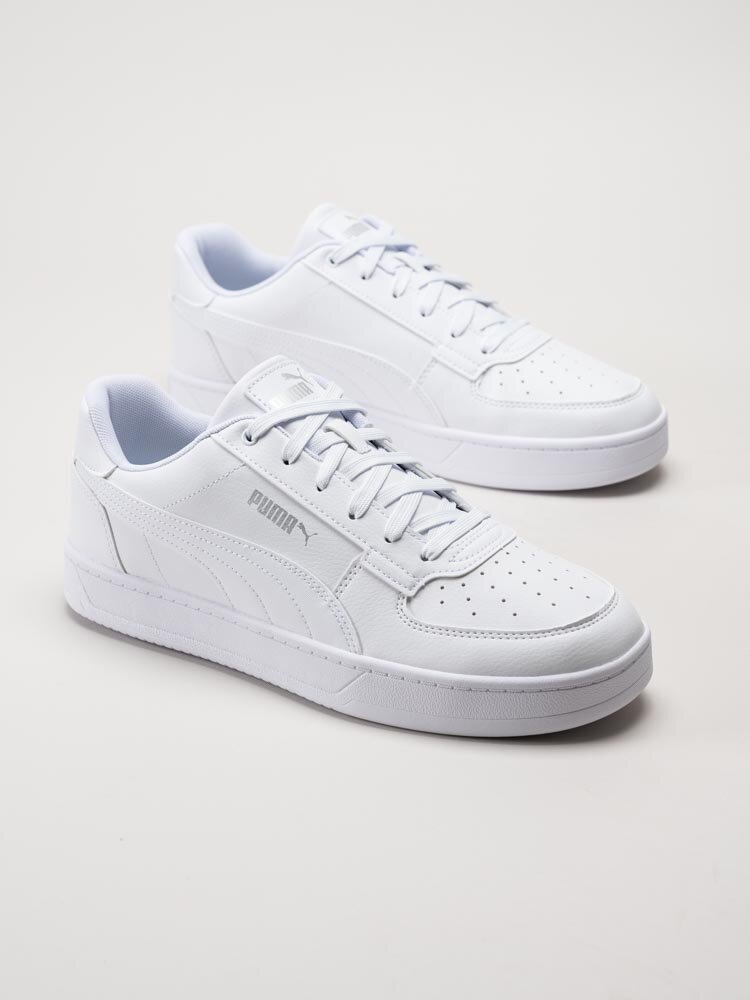 Puma - Caven 2.0 - Vita sneakers i skinnimitation