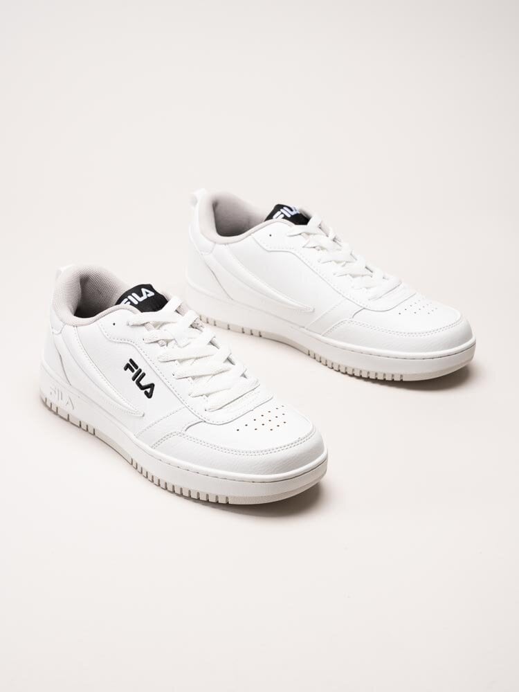 FILA - Rega NF - Vita sneakers i skinnimitation