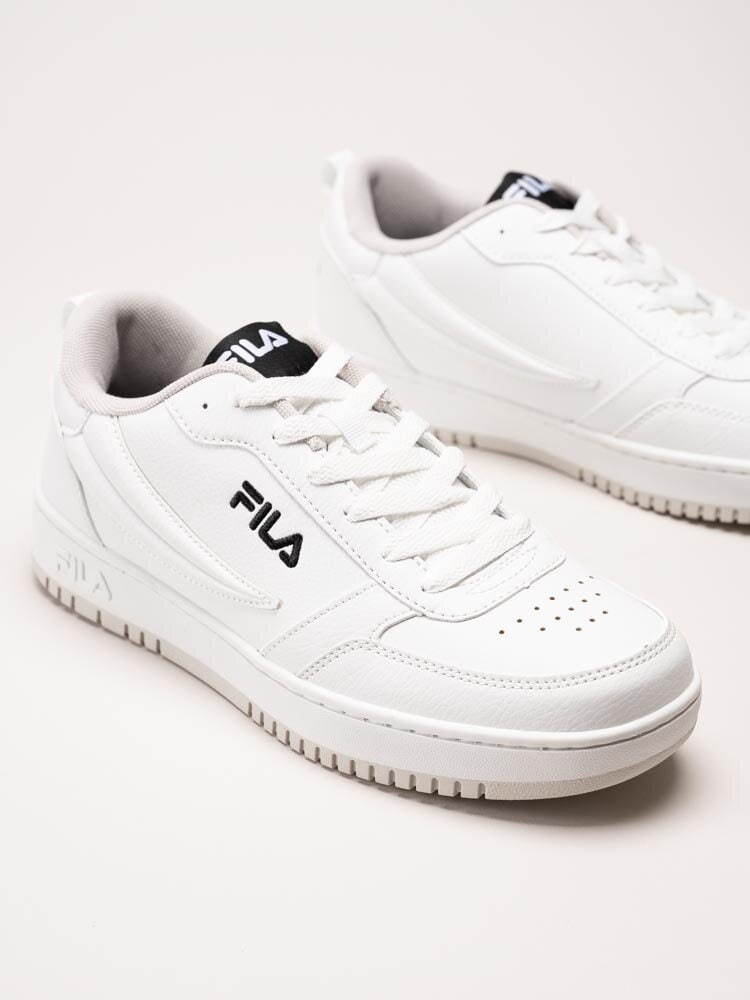 FILA - Rega NF - Vita sneakers i skinnimitation