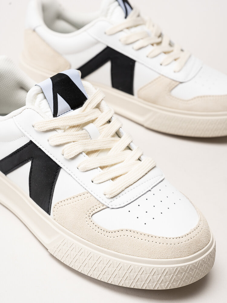 ARKK Copenhagen - Uncover - Vita skinnsneakers med mockadetaljer