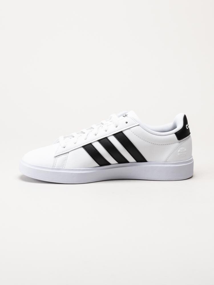 Adidas - Grand Court 2.0 - Vita sneakers i skinnimitation