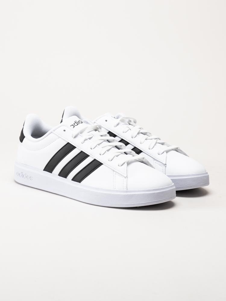 Adidas - Grand Court 2.0 - Vita sneakers i skinnimitation