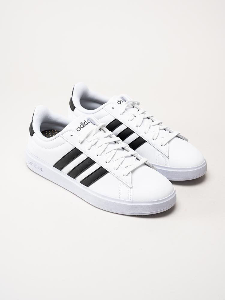 Adidas - Grand Court 2.0 - Vita sneakers i skinnimitation