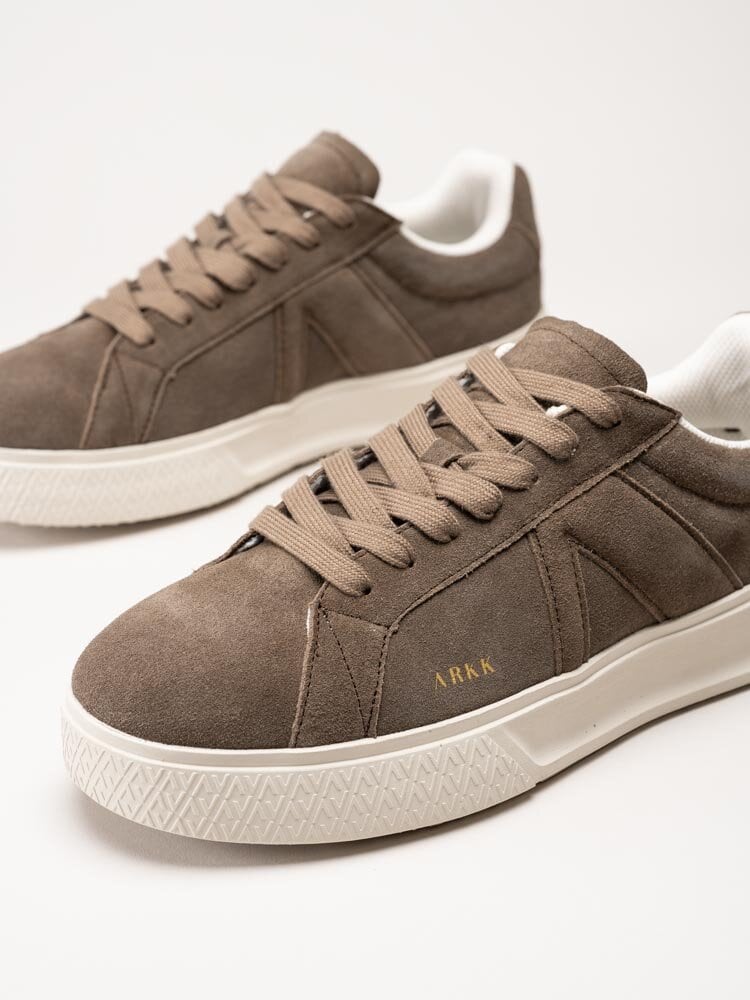 ARKK Copenhagen - Essence - Bruna sneakers i mocka