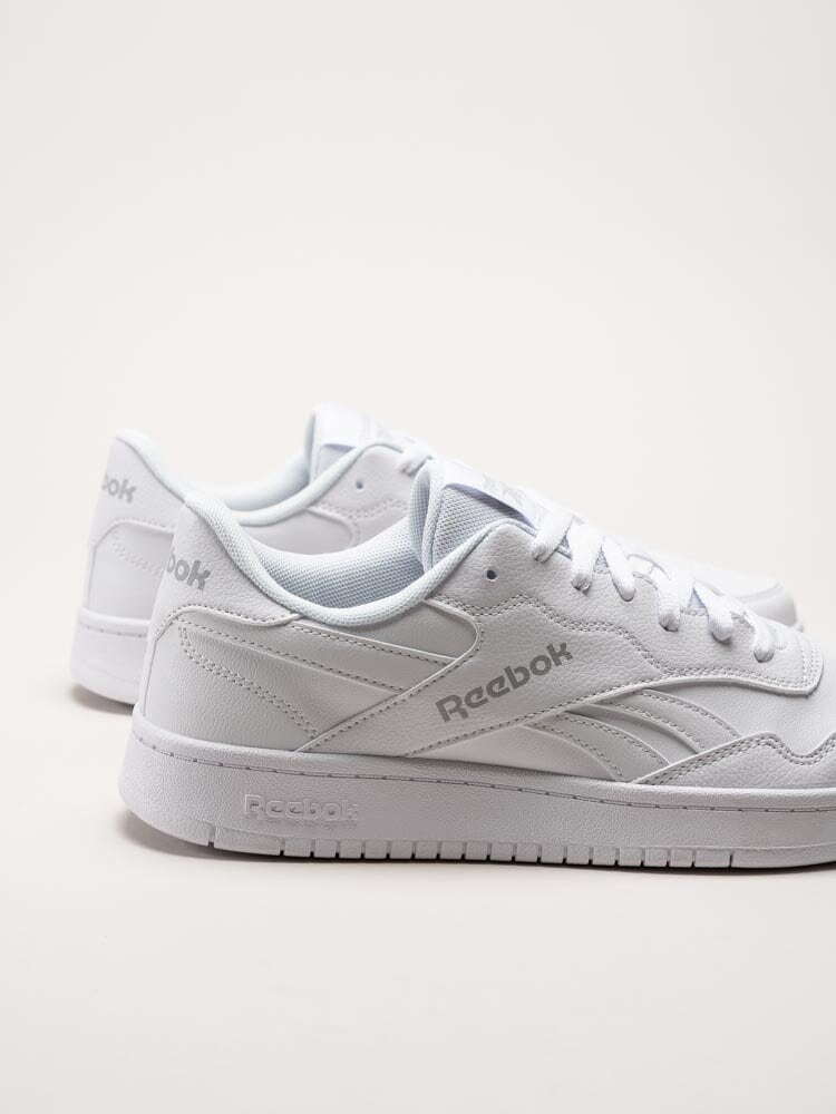 Reebok - BB 1000 - Vita sneakers i skinnimitation