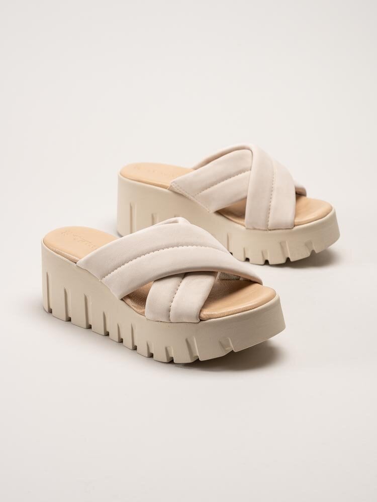 Tamaris - Beige kilklackade sandaler