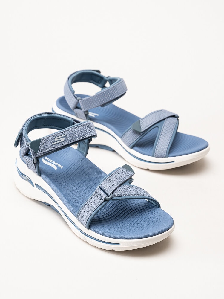 Skechers - GoWalk Arch Fit Sandal - Ljusblå sportiga sandaler i textil