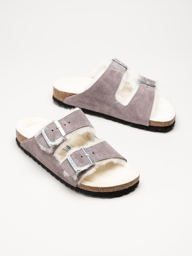 Birkenstock - Arizona Shearling - Ljuslila fårskinnsfodrade slip in sandaler