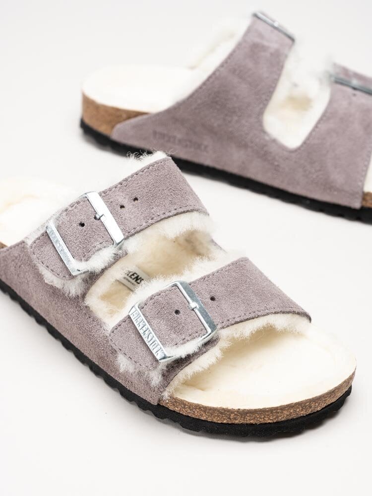 Birkenstock - Arizona Shearling - Ljuslila fårskinnsfodrade slip in sandaler