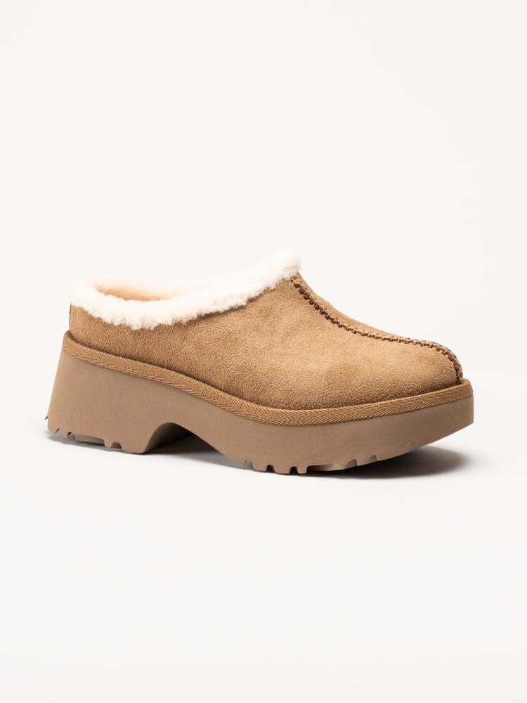 UGG - W New Hights Cozy Clog - Ljusbruna slip in platåtofflor