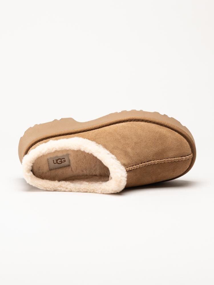 UGG - W New Hights Cozy Clog - Ljusbruna slip in platåtofflor