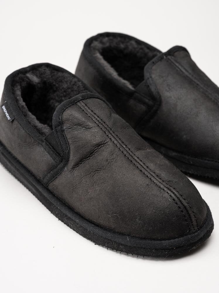 Shepherd - Bosse - Svarta slip on fårskinnstofflor