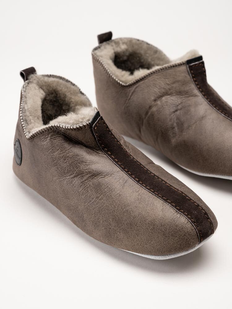 Shepherd - Henrik - Mörkbruna slip on fårskinnstofflor