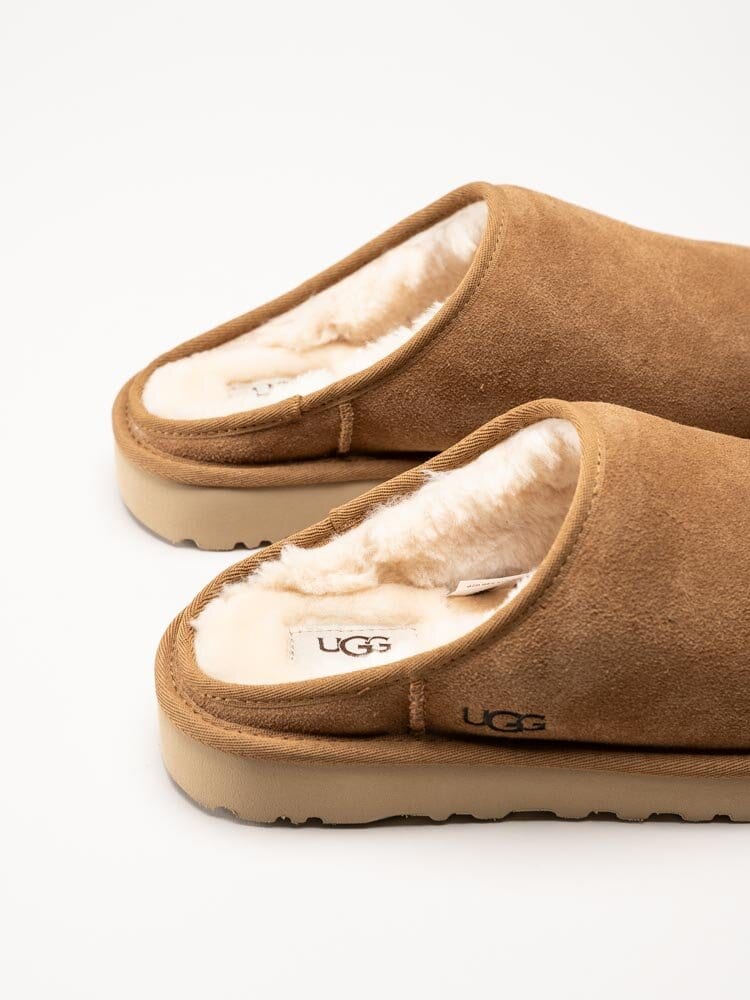 UGG - M Classic Slip-On - Ljusbruna fårskinnstofflor