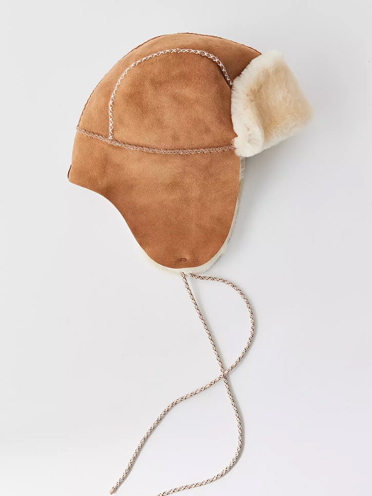 UGG - W Stitched Sheepskin Trapper - Brun klassisk öronlappsmössa i fårskinn